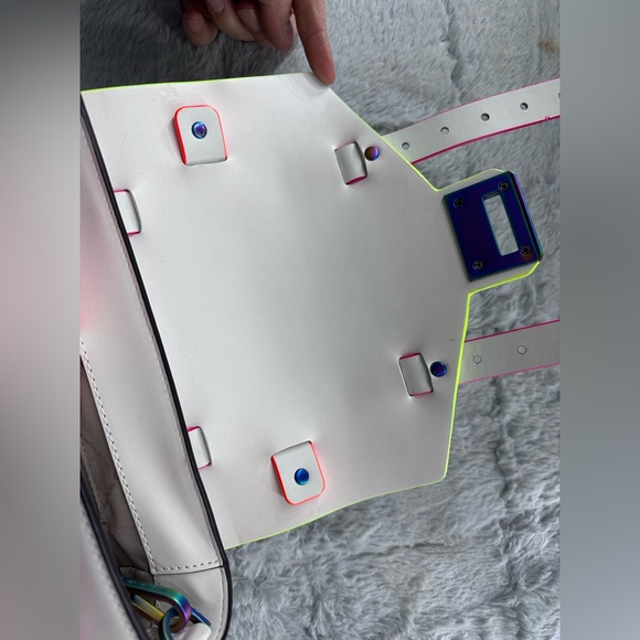 Michael Kors neon trim Manhattan small bag great condition - Picture 5 of 6